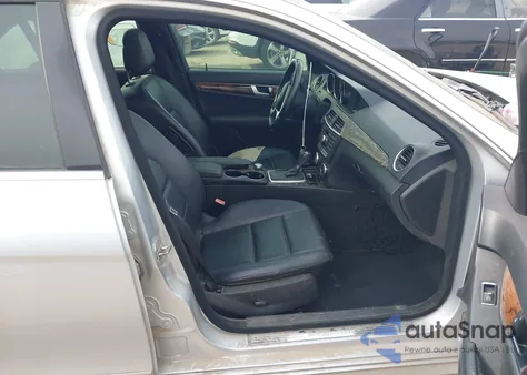 2012 Mercedes-Benz C 250 Sport из США, поврежденный, VIN WDDGF4HB1CA665150